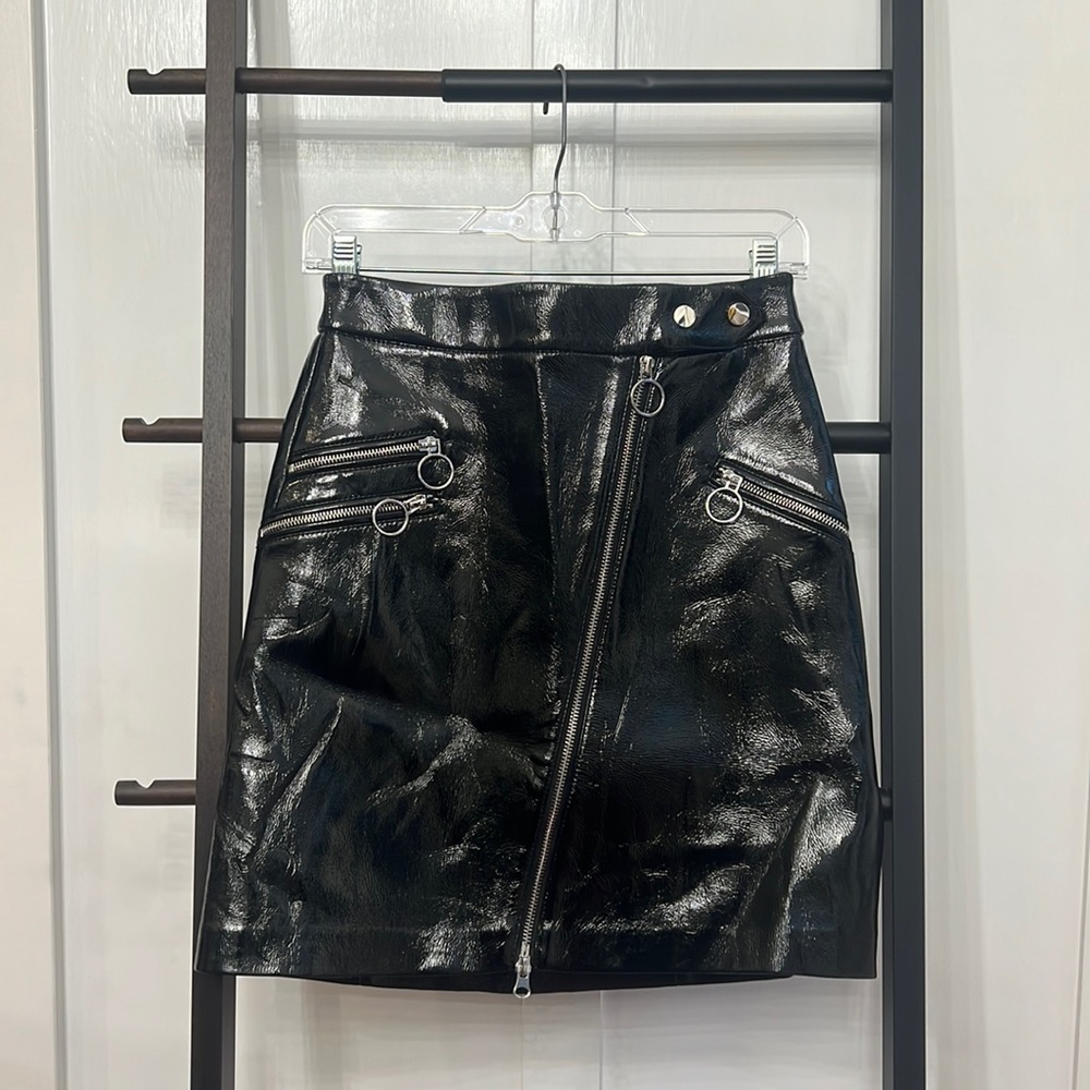 NWT, Zara, size Xsmall, black faux patent leather moto mini skirt